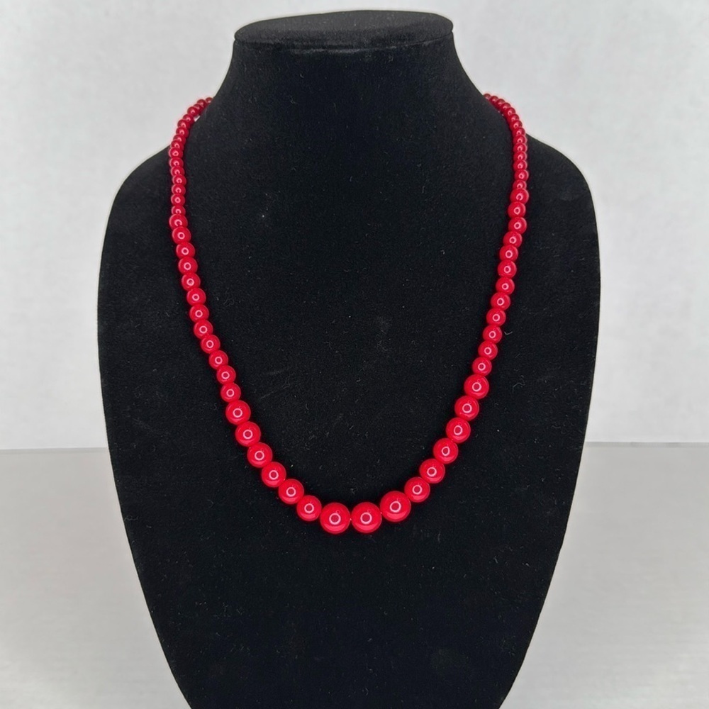 Vintage graduated bead Vibrant Red Beaded Necklace Timeless Jewelry lot A10